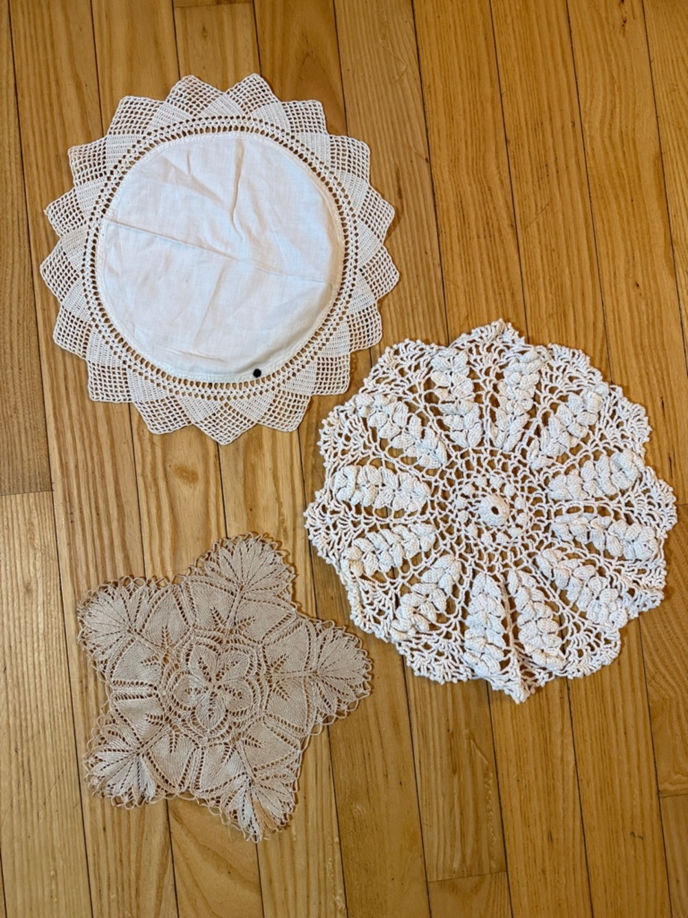 VTG Crochet/Doilies, Mixed Round Medium Lot